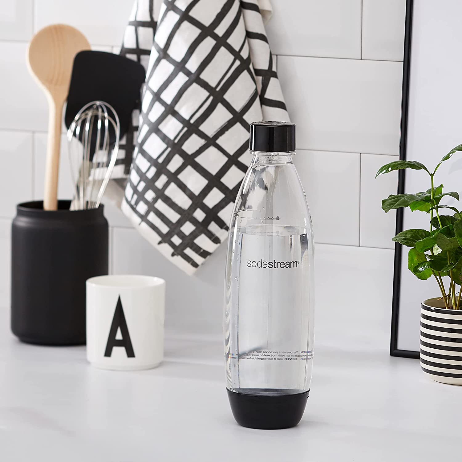 Botella carbonatada Sodastream de 1 litro, apta para lavavajillas (paquete de 2) | Color negro